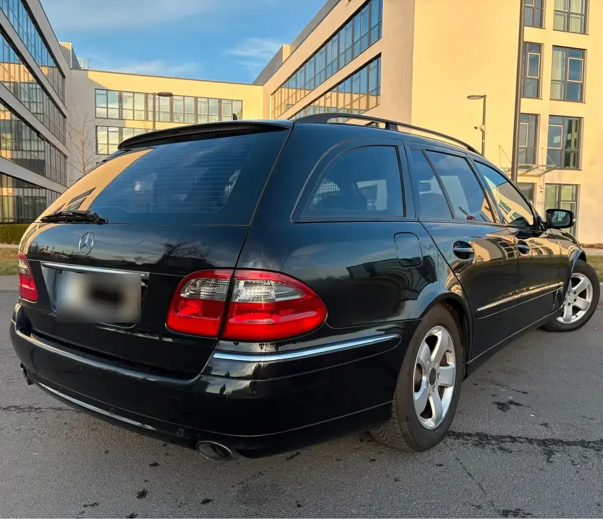 Używany Mercedes E280 Avantgarde 190 KM (139 kW) 2008 Czarny Kombi