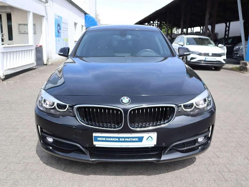 Second-hand BMW 320 Advantage 190 CP (139 kW) 2017 Negru Hatchback