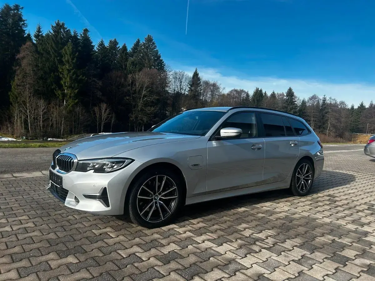 Gebraucht BMW 320 Sport Line 163 PS (119 kW) 2021 Silber Kombi