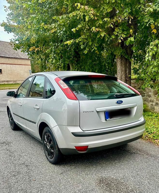 Silber Gebraucht 2007 Ford Focus Kleinwagen | 3.499 € (Fairer Preis) - Bild 1/4