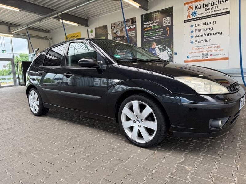 Schwarz Gebraucht 2004 Ford Focus Sport Limousine | 1.990 € (Fairer Preis) - Bild 1/4