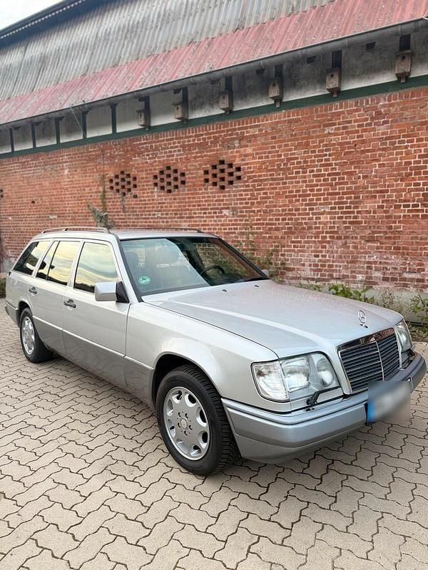 Gebraucht Mercedes E320 220 PS (161 kW) 1993 Silber Kombi