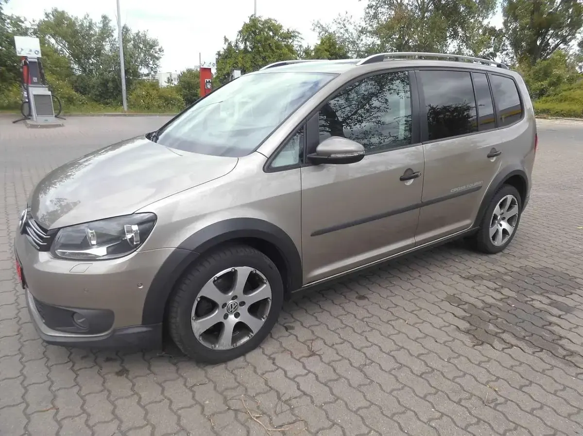 Gebraucht VW Touran Cross 140 PS (102 kW) 2012 Titanium beige metallic Van / Kleinbus