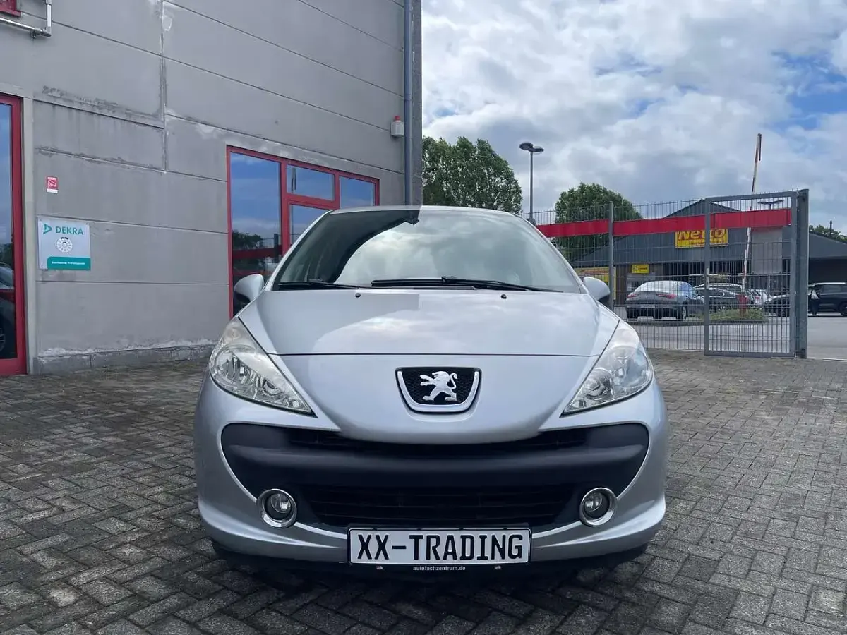 Gebraucht Peugeot 207 Urban Move 95 PS (69 kW) 2008 Aluminiumgrau schutzlack Kleinwagen