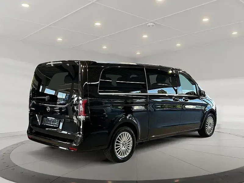 Gebraucht Mercedes V300 237 PS (174 kW) 2025 Obsidianschwarz metallic Van / Kleinbus