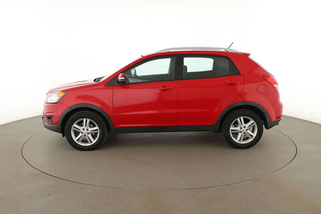 Gebraucht SsangYong Korando Quartz 150 PS (110 kW) 2016 Rot SUV