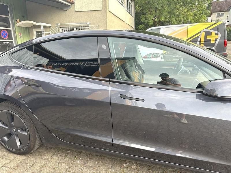 Gebraucht Tesla Model 3 Standard Range 208 kW (283 PS) 2023 Grau Limousine