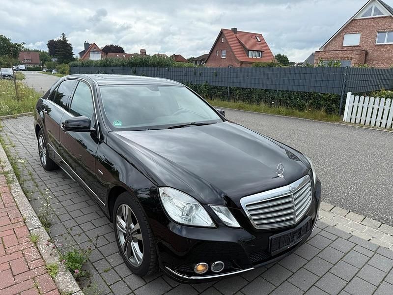 Gebraucht Mercedes E200 136 PS (100 kW) 2010 Schwarz Limousine