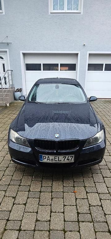 Blau Gebraucht 2008 BMW 318 Limousine | 3.300 € (Guter Preis) - Bild 1/4
