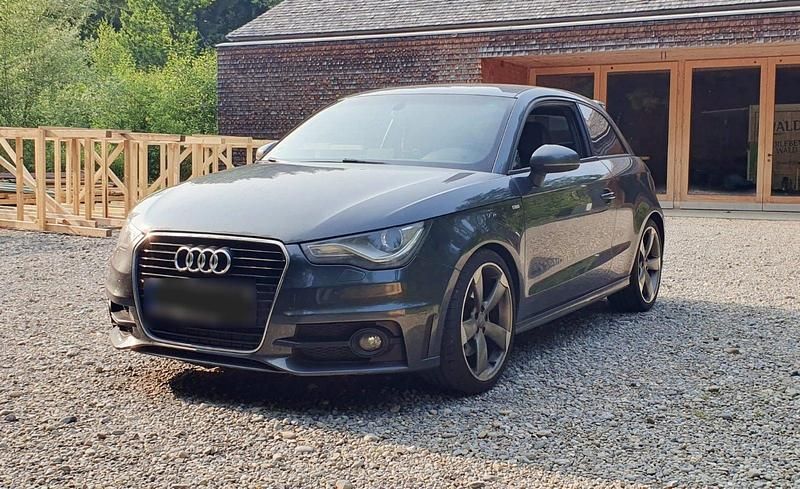 Gebraucht Audi A1 S-Line 185 PS (136 kW) 2012 Grau Kleinwagen