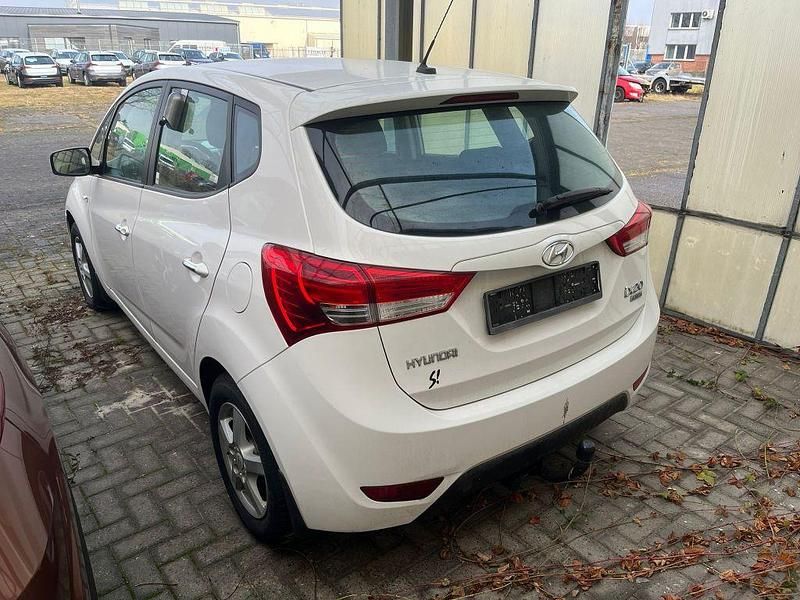 Gebraucht Hyundai ix20 90 PS (66 kW) 2013 Weiß Kleinwagen