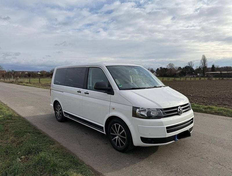 Weiß Gebraucht 2015 VW Multivan Van | 22.100 € (Guter Preis) - Bild 1/4