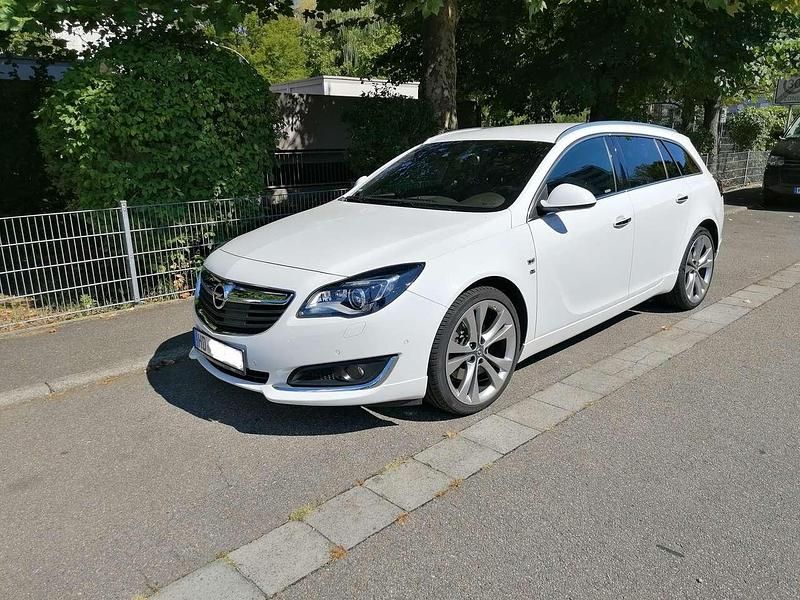 Weiß Gebraucht 2016 Opel Insignia OPC Kombi | 18.500 € - Bild 1/4