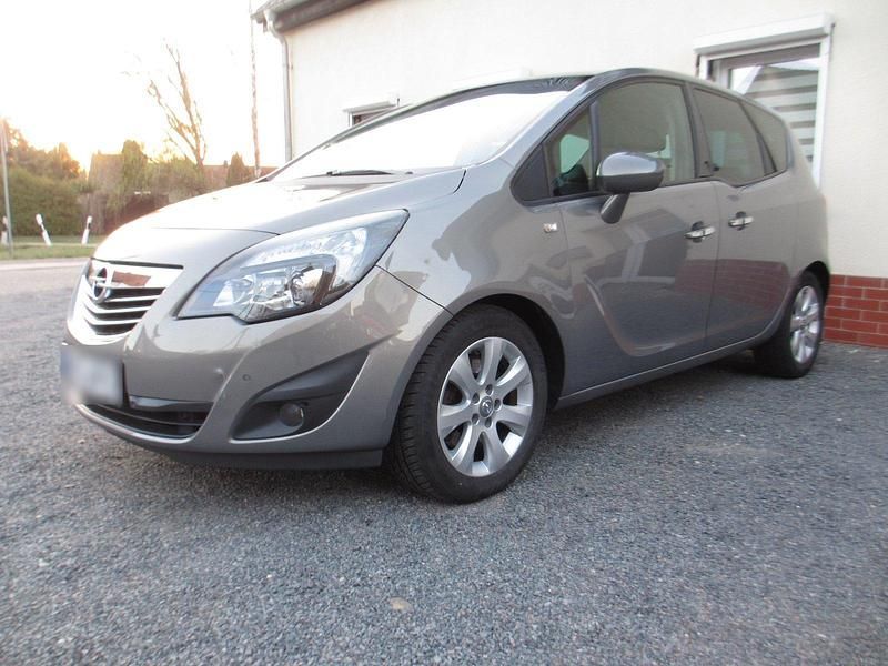 Gebraucht Opel Meriva 101 PS (74 kW) 2010 Braun Van / Kleinbus