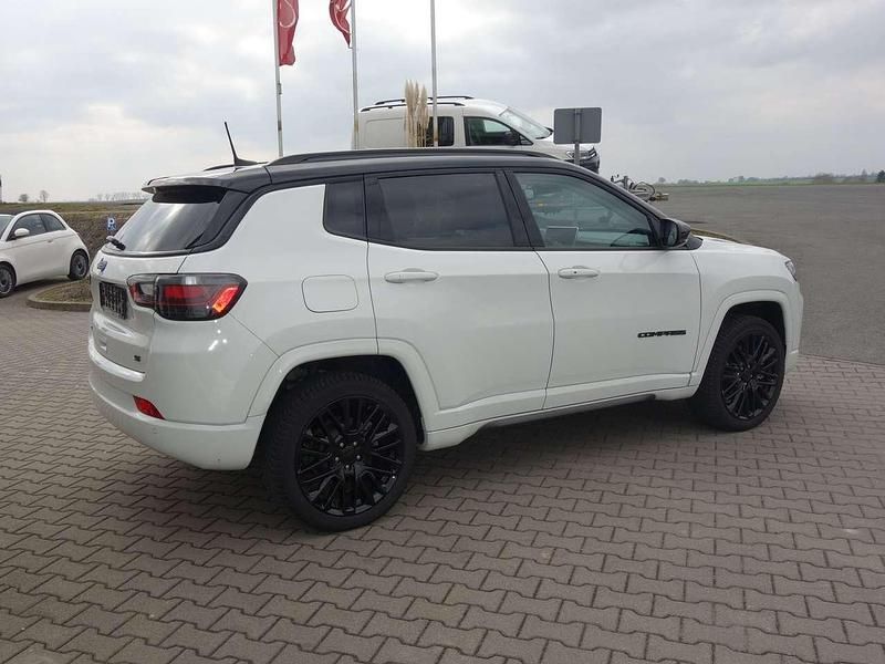 Gebraucht Jeep Compass 241 PS (177 kW) 2022 Alpine white (vr296) SUV