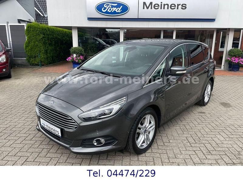 Magneticgrau (metallic) Gebraucht 2018 Ford S-MAX Titanium Van / Kleinbus | 23.990 € (Fairer Preis) - Bild 1/4