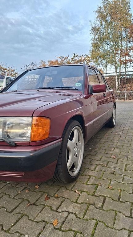 Rot Gebraucht 1992 Mercedes 190 Limousine | 4.500 € - Bild 1/4