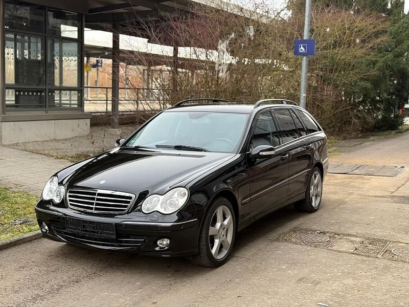 Schwarz Gebraucht 2007 Mercedes C350 Avantgarde Kombi | 6.840 € (Fairer Preis) - Bild 1/4