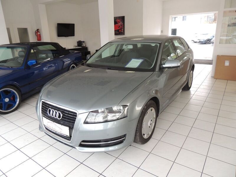 Grau Gebraucht 2012 Audi A3 Sportback Attraction Limousine | 8.999 € (Fairer Preis) - Bild 1/4