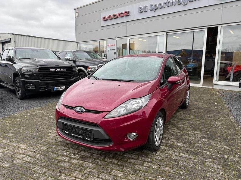 Rot Gebraucht 2012 Ford Fiesta Trend Limousine | 4.580 € (Guter Preis) - Bild 1/4