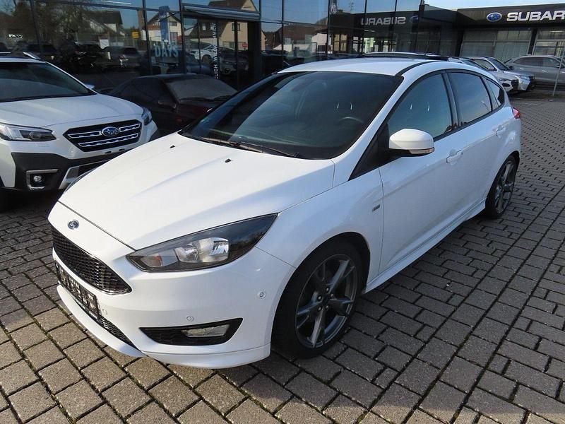 Weiß Gebraucht 2017 Ford Focus ST-Line Kleinwagen | 9.590 € (Fairer Preis) - Bild 1/4