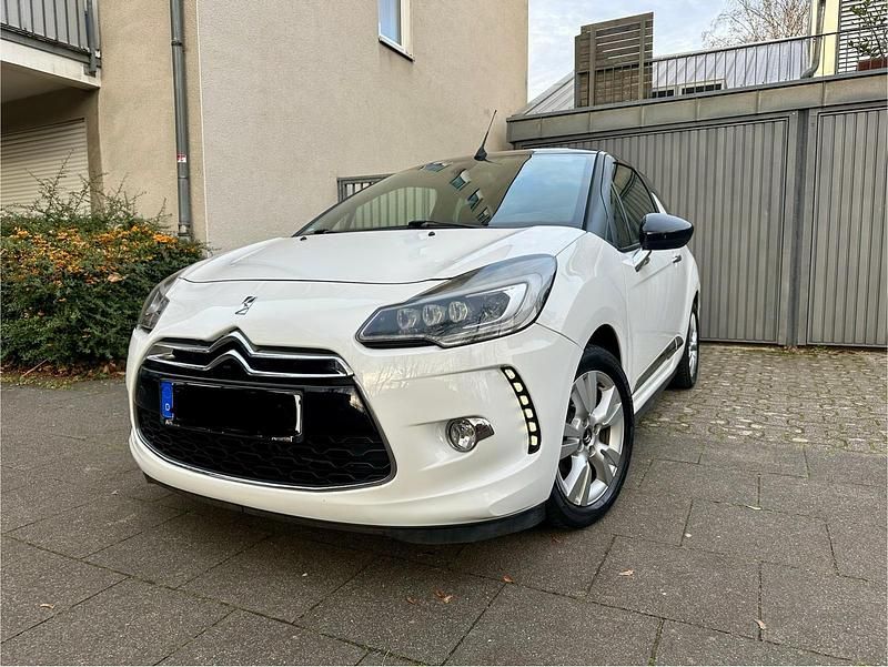Weiß Gebraucht 2016 Citroën DS3 Cabriolet Sport Chic Cabrio | 7.900 € - Bild 1/4