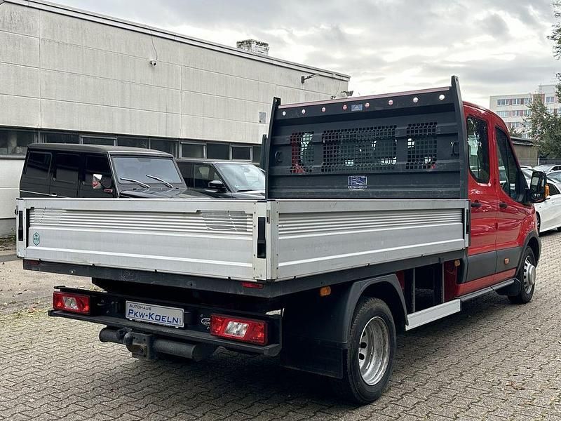 Gebraucht Ford Transit Trend 131 PS (96 kW) 2018 Rot Van / Kleinbus