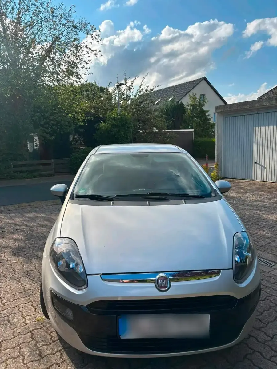 Gebraucht Fiat Punto 69 PS (50 kW) 2011 Silber Kleinwagen