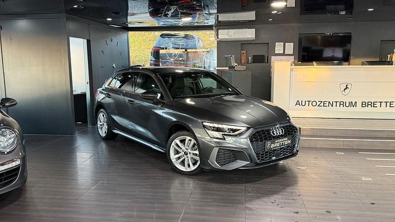 Grau Gebraucht 2022 Audi A3 S-Line Limousine | 27.900 € (Fairer Preis) - Bild 1/4