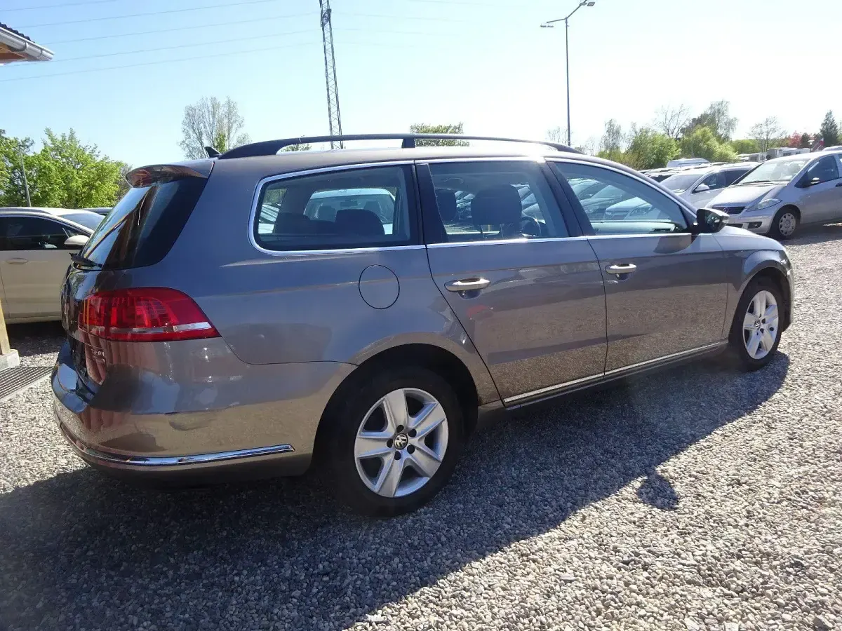 Gebraucht VW Passat Comfortline 140 PS (102 kW) 2011 Braun Kleinwagen