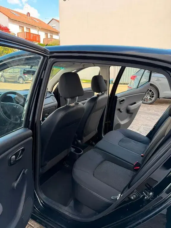 Gebraucht Hyundai i10 Classic 69 PS (50 kW) 2012 Schwarz Kleinwagen
