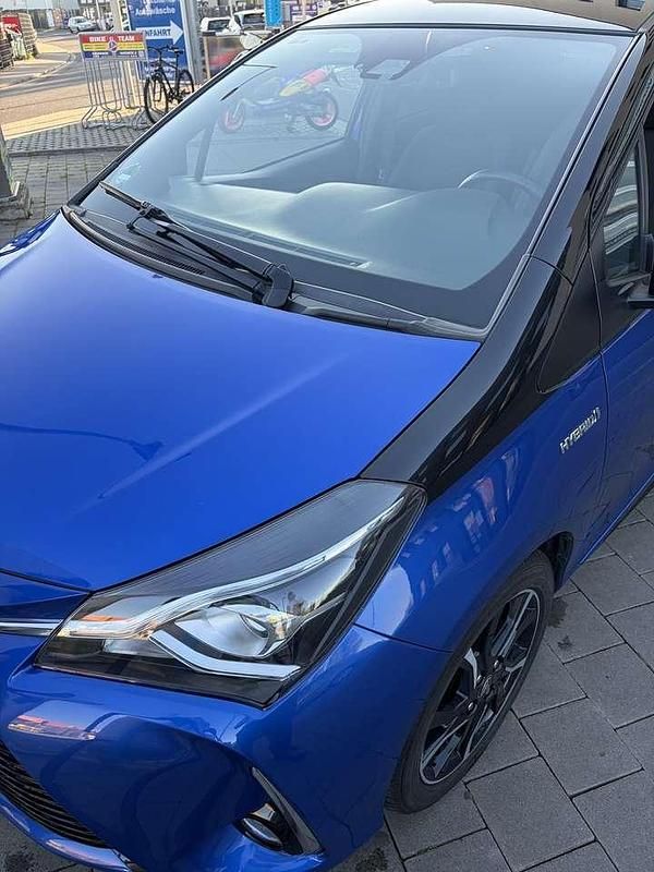 Gebraucht Toyota Yaris Hybrid Style 101 PS (74 kW) 2017 Blau Kleinwagen