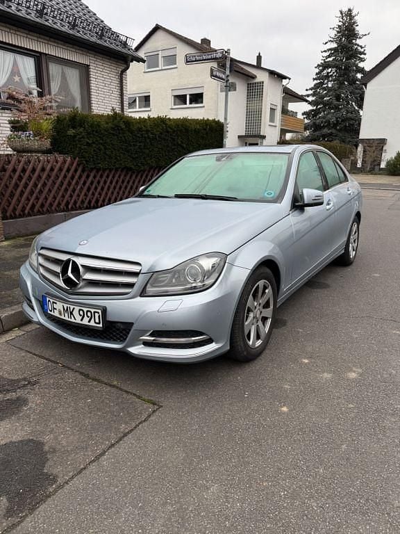 Grau Gebraucht 2012 Mercedes C200 Avantgarde Limousine | 14.400 € (Fairer Preis) - Bild 1/4
