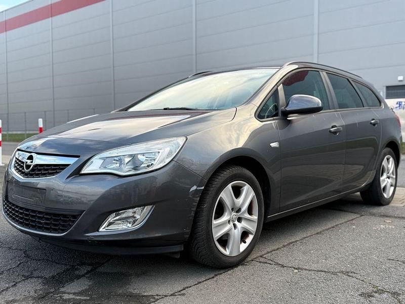 Gebraucht Opel Astra Design Edition 125 PS (91 kW) 2011 Grau Kombi