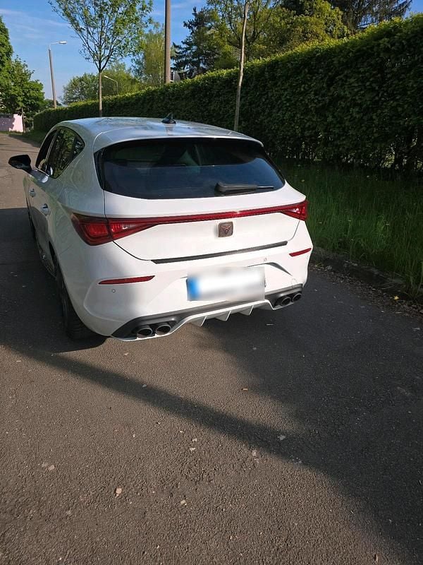 Gebraucht Cupra Leon VZ3 300 PS (220 kW) 2023 Weiß Limousine
