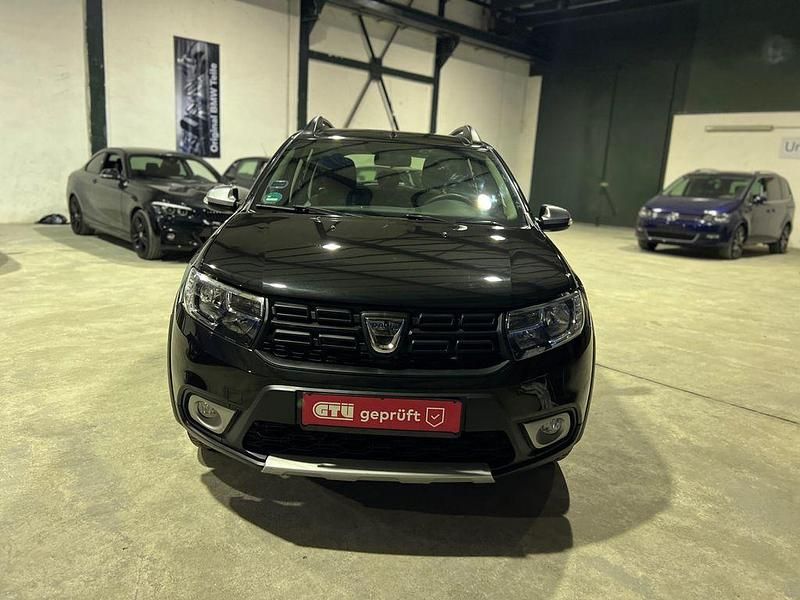 Schwarz Gebraucht 2019 Dacia Sandero Essentiel Limousine | 9.500 € (Fairer Preis) - Bild 1/4