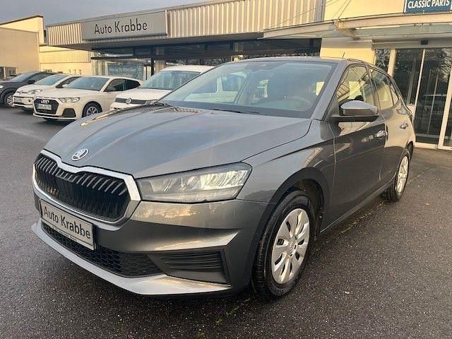 Grau Gebraucht 2023 Skoda Fabia Active Limousine | 12.880 € (Fairer Preis) - Bild 1/4