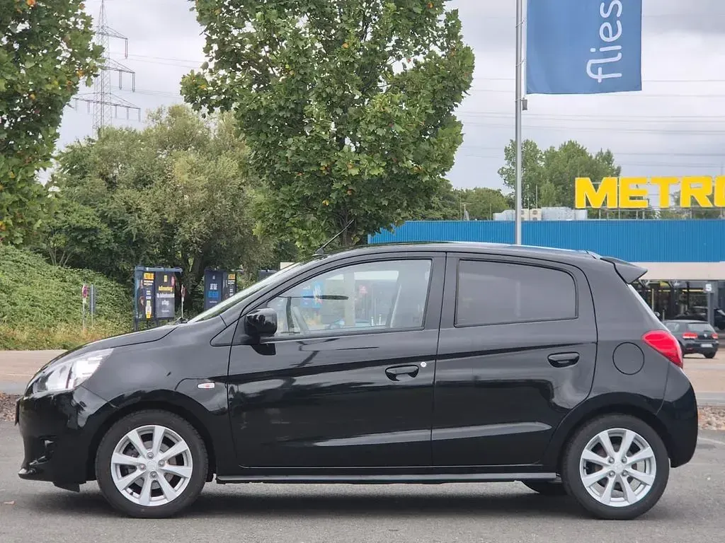 Gebraucht Mitsubishi Space Star 80 PS (58 kW) 2013 Schwarz Van / Kleinbus