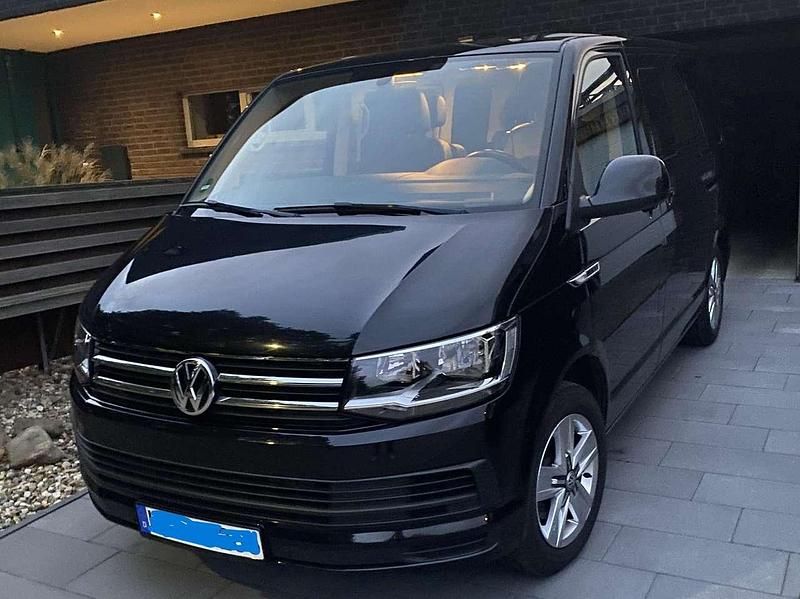 Gebraucht VW Multivan Comfortline 150 PS (110 kW) 2018 Schwarz Van
