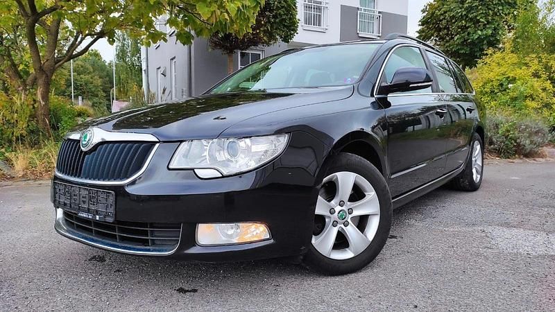 Schwarz Gebraucht 2012 Skoda Superb Ambition Kombi | 5.200 € (Guter Preis) - Bild 1/4