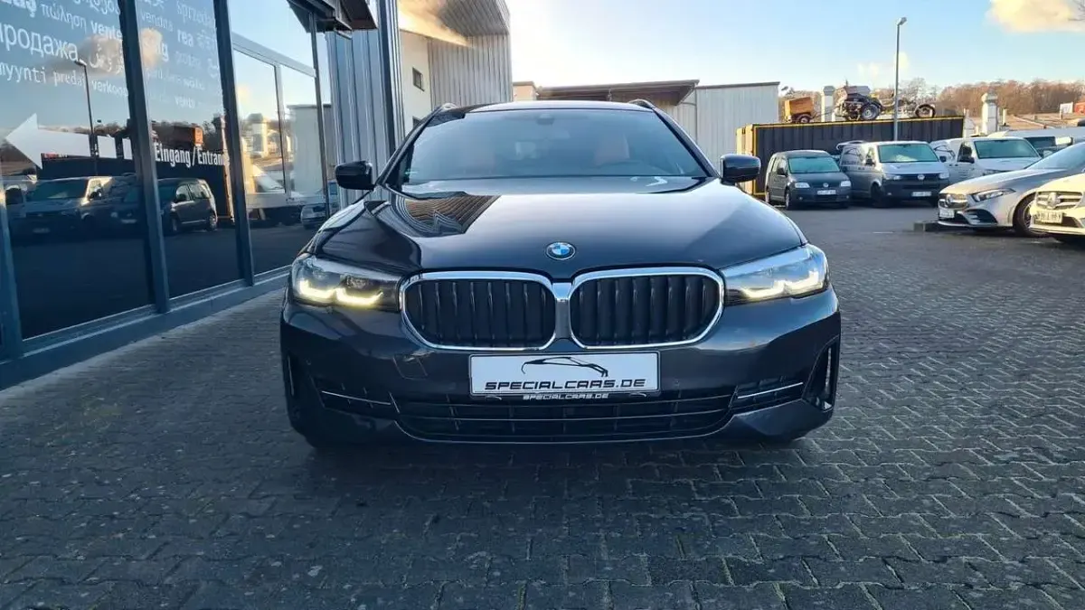 Gebraucht BMW 520 190 PS (139 kW) 2022 Grau Limousine