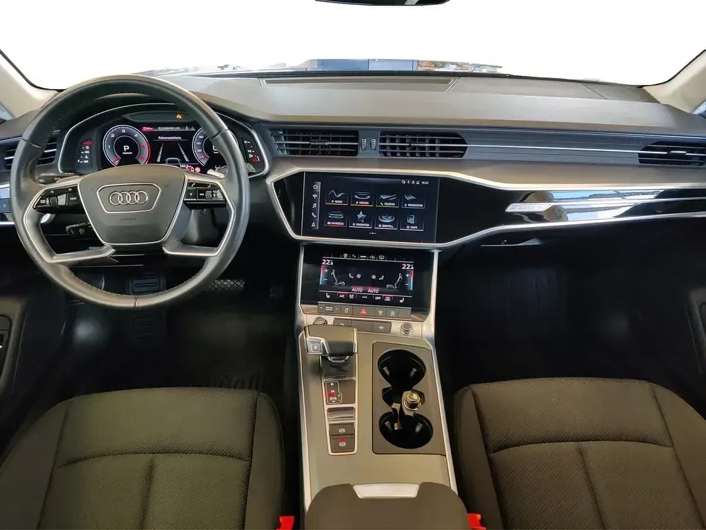 Gebraucht Audi A6 Ambiente 204 PS (150 kW) 2023 Firmamentblau metallic Kombi