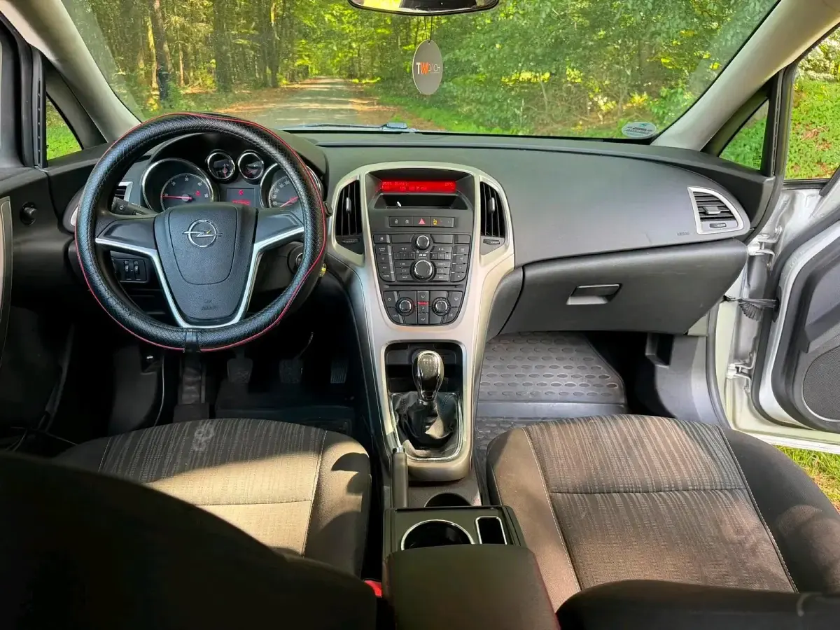 Gebraucht Opel Astra 110 PS (80 kW) 2010 Silber Kombi