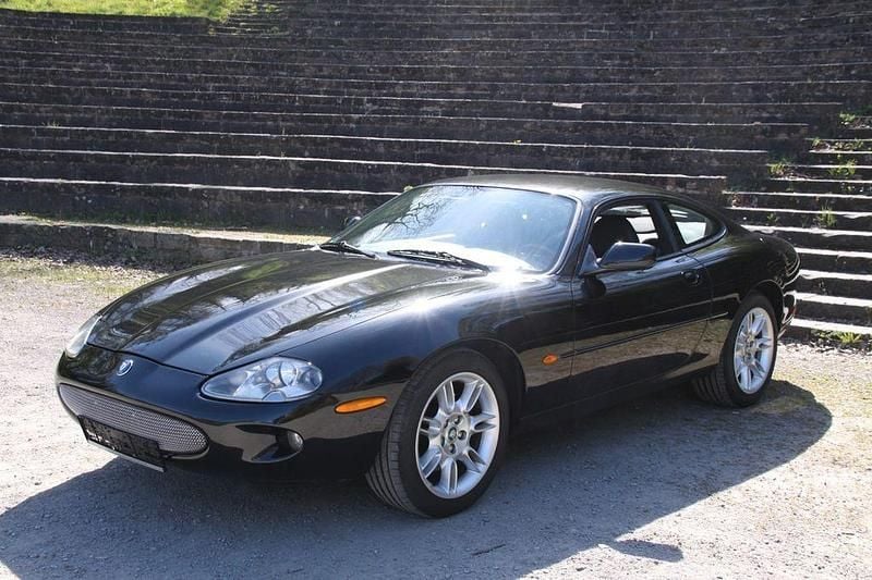 Używany Jaguar XK8 284 KM (208 kW) 2000 Czarny Coupe