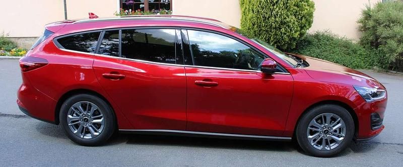 Neu Ford Focus Titanium 155 PS (114 kW) 2025 Fantastic red Kombi
