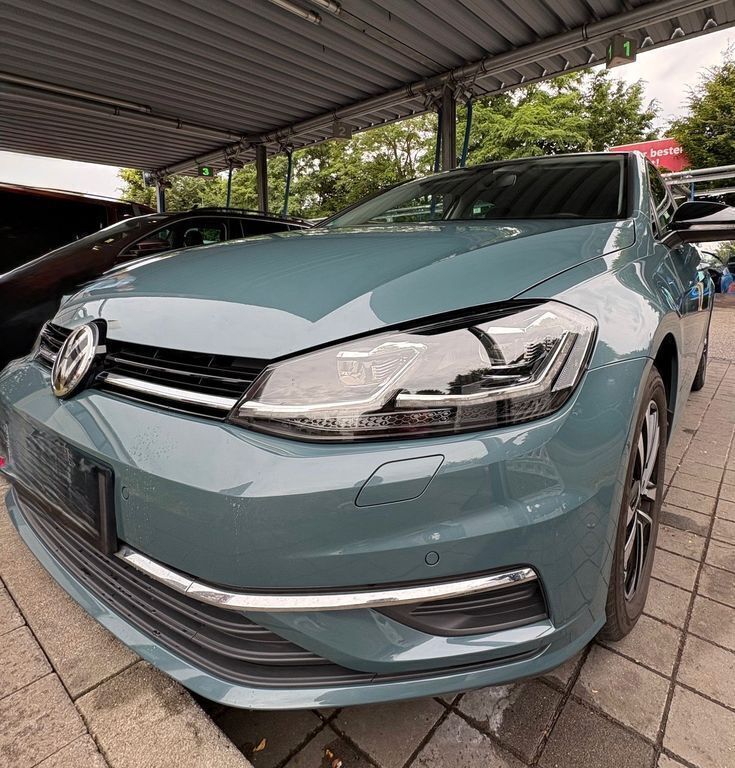 Blau Gebraucht 2019 VW Golf VII IQ Drive Limousine | 16.850 € (Fairer Preis) - Bild 1/4
