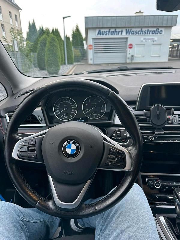 Schwarz Gebraucht 2016 BMW 218 Gran Tourer Van / Kleinbus | 10.500 € (Superpreis) - Bild 1/4