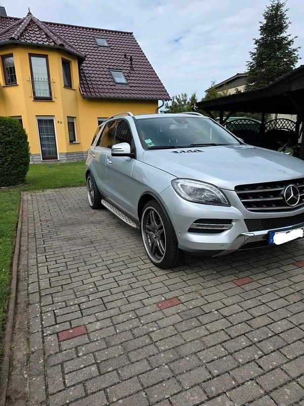 Silber Gebraucht 2013 Mercedes ML350 SUV | 18.999 € (Fairer Preis) - Bild 1/4