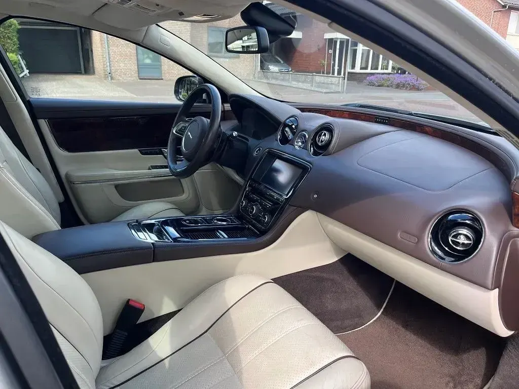 Gebraucht Jaguar XJ Portfolio 275 PS (202 kW) 2011 Beige Limousine