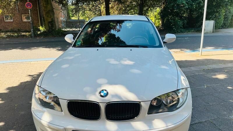 Weiß Gebraucht 2010 BMW 116 Kleinwagen | 2.350 € (Guter Preis) - Bild 1/4